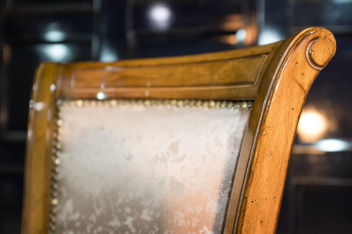 chaises de meubles anciens faits à la main en bois sur commande