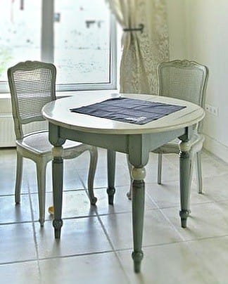 дизайнерський стіл з дерева в кухні ручної збірки